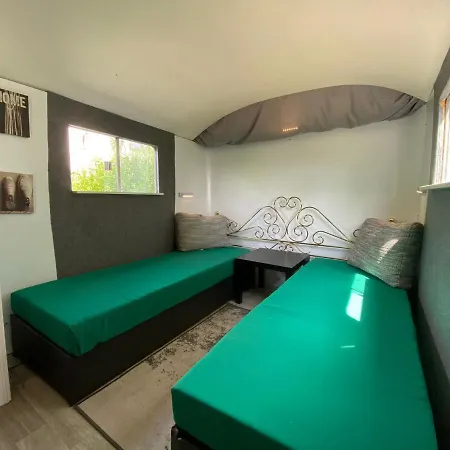 Luksusowy namiot Gastehaus Zirkuswagen Wildlife 1957 2